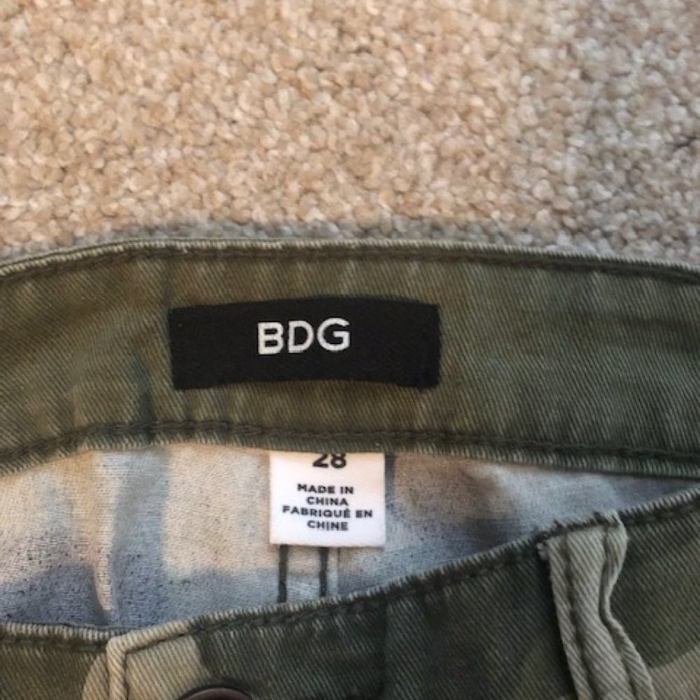 Bdg Urban Outfitters  Camo Y2k Low Rise Cargo Pants - Picture 2 of 3